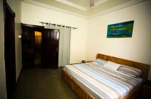 5 bedrooms, iron/ironing board, free WiFi, bed sheets - Fully Loaded 5-Bed Home (Accra)