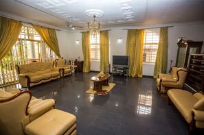 Smart TV - Fully Loaded 5-Bed Home (Accra)