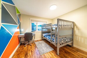 4 habitaciones, escritorio, tabla de planchar con plancha y wifi gratis