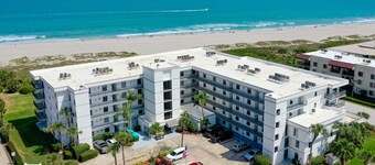 Beach Breeze: 2B/2B, 4th Floor with Impressive Coastline View