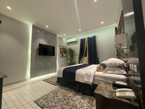 Deluxe Room | Egyptian cotton sheets, premium bedding, memory foam beds, in-room safe