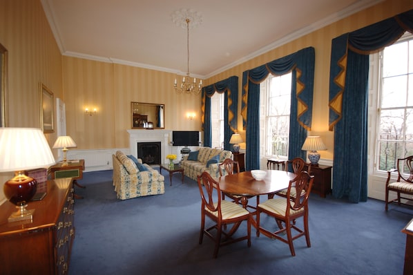 Living area - A Beautiful New Town Apartment (Edinburgh)