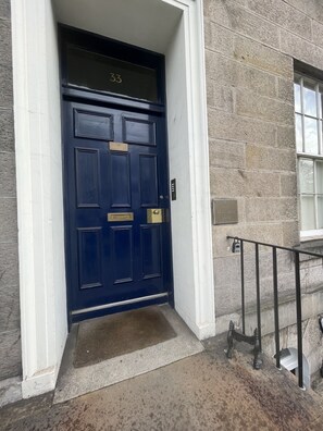 Exterior detail - A Beautiful New Town Apartment (Edinburgh)