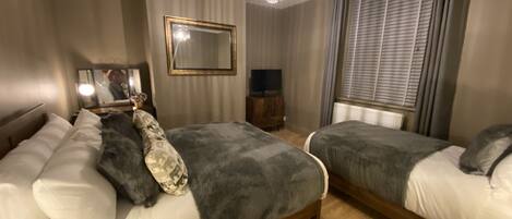 3 makuuhuonetta, työpöytä, silitysrauta/-lauta, Wi-Fi