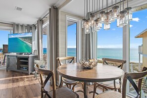 Dining - 4BR Canal-Front Condo + Beach Access & 9-Hole Golf | Sandpiper Cove 2115 (Destin)
