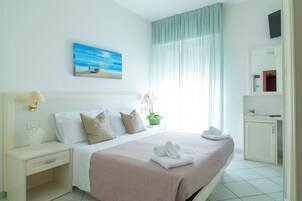 Cubrecamas, sistema de insonorización, wifi gratis y ropa de cama 