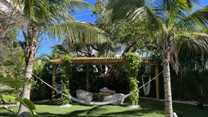 Property grounds - EAST of A1A WITH Private Beach Guest house, Heated Pool, AND 6 seater Golf Cart! (Pompano Beach)