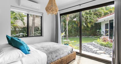 EAST of A1A WITH Private Beach Guest house, Heated Pool, AND 6 seater Golf Cart!