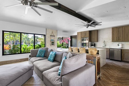 EAST of A1A WITH Private Beach Guest house, Heated Pool, AND 6 seater Golf Cart!
