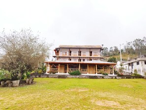 Front of property - Hostal Taita Cristobal (Isinlivi)