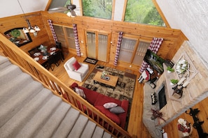 Smart TV, caminetto, videogiochi, lettore DVD