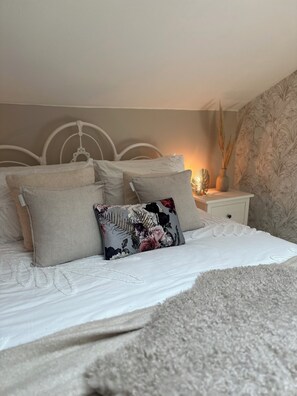 2 slaapkamers, een strijkplank/strijkijzer, reisbedje, gratis wifi