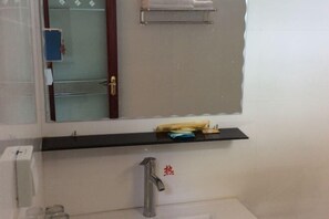 Room - Qianxi Hotel (Deqin)
