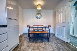 House, 4 Bedrooms | Private kitchen