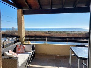 屋外ダイニングエリア