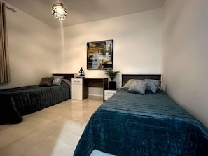 4 Schlafzimmer, Zimmersafe, Bügeleisen/Bügelbrett, kostenloses WLAN