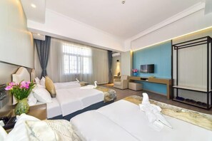 A hotel room with two beds, a TV, a desk, and a window with curtains. - Shun Xing Hotel (Dali City)