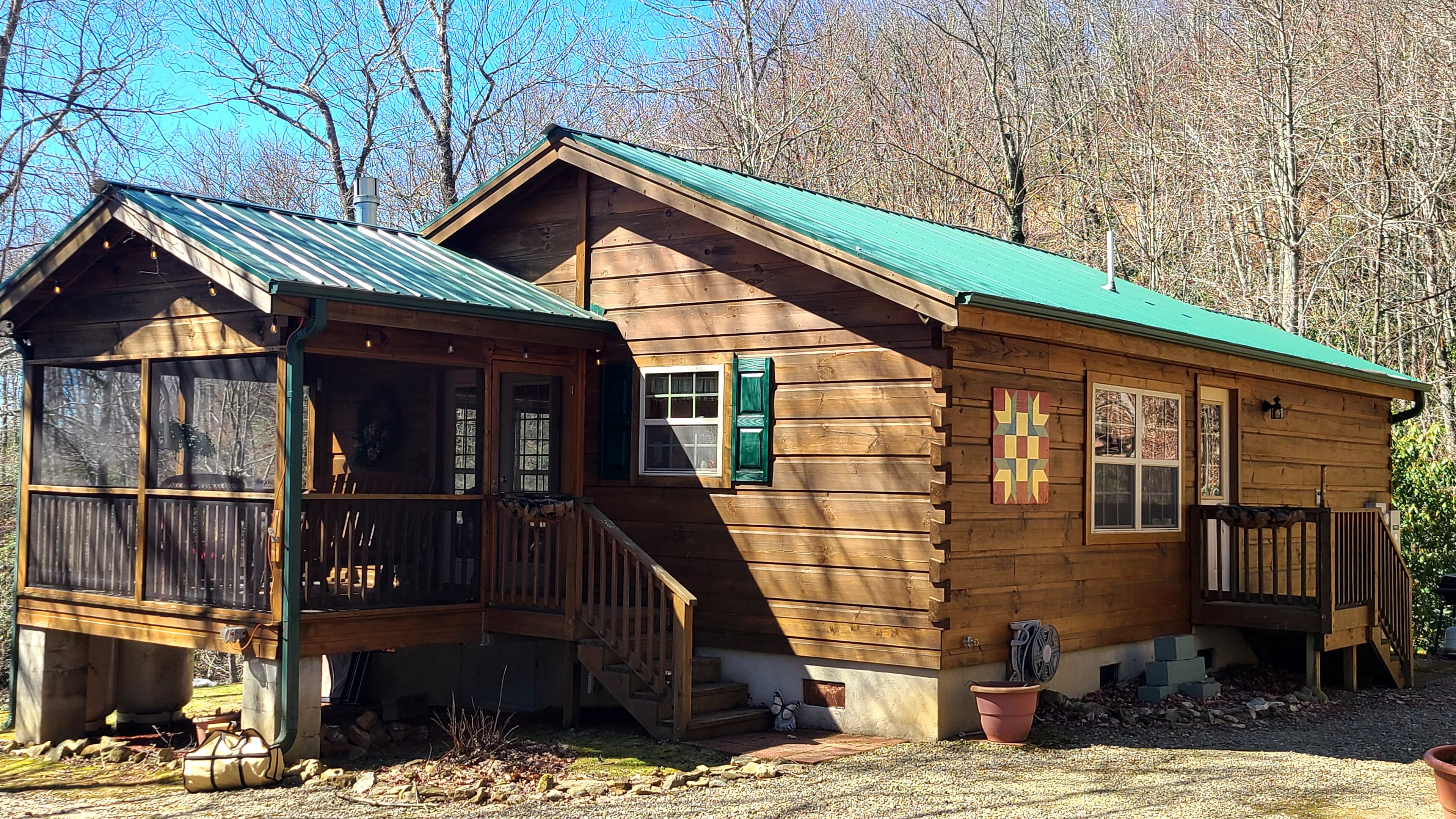 Private Log Cabin 2 miles from Blue Ridge Parkway