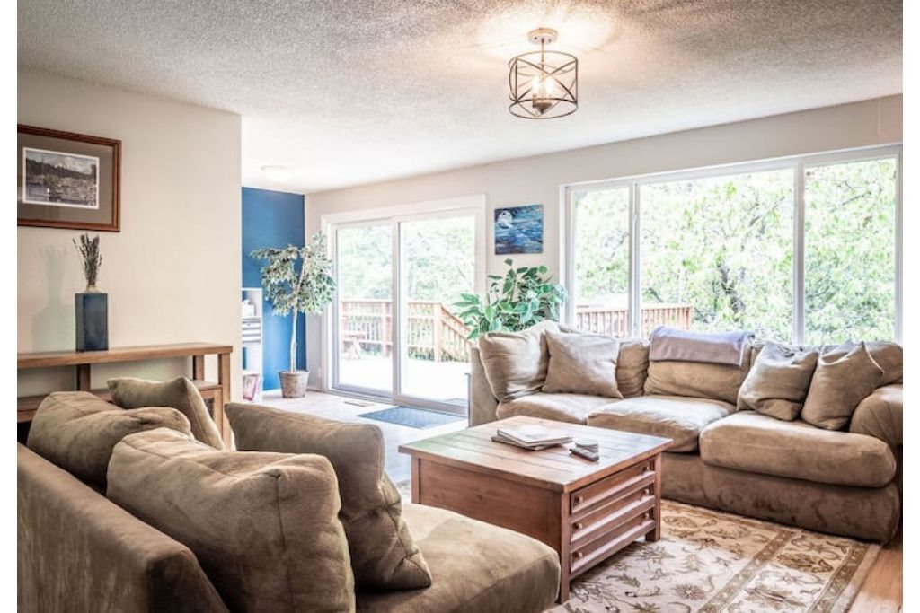 Lovely & spacious family getaway, walk to beach, make memories for a lifetime!