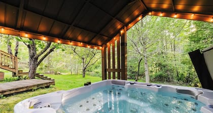 Hot Tub / Home Theater / Private Acre / Walk to Beach / Family and Dog friendly