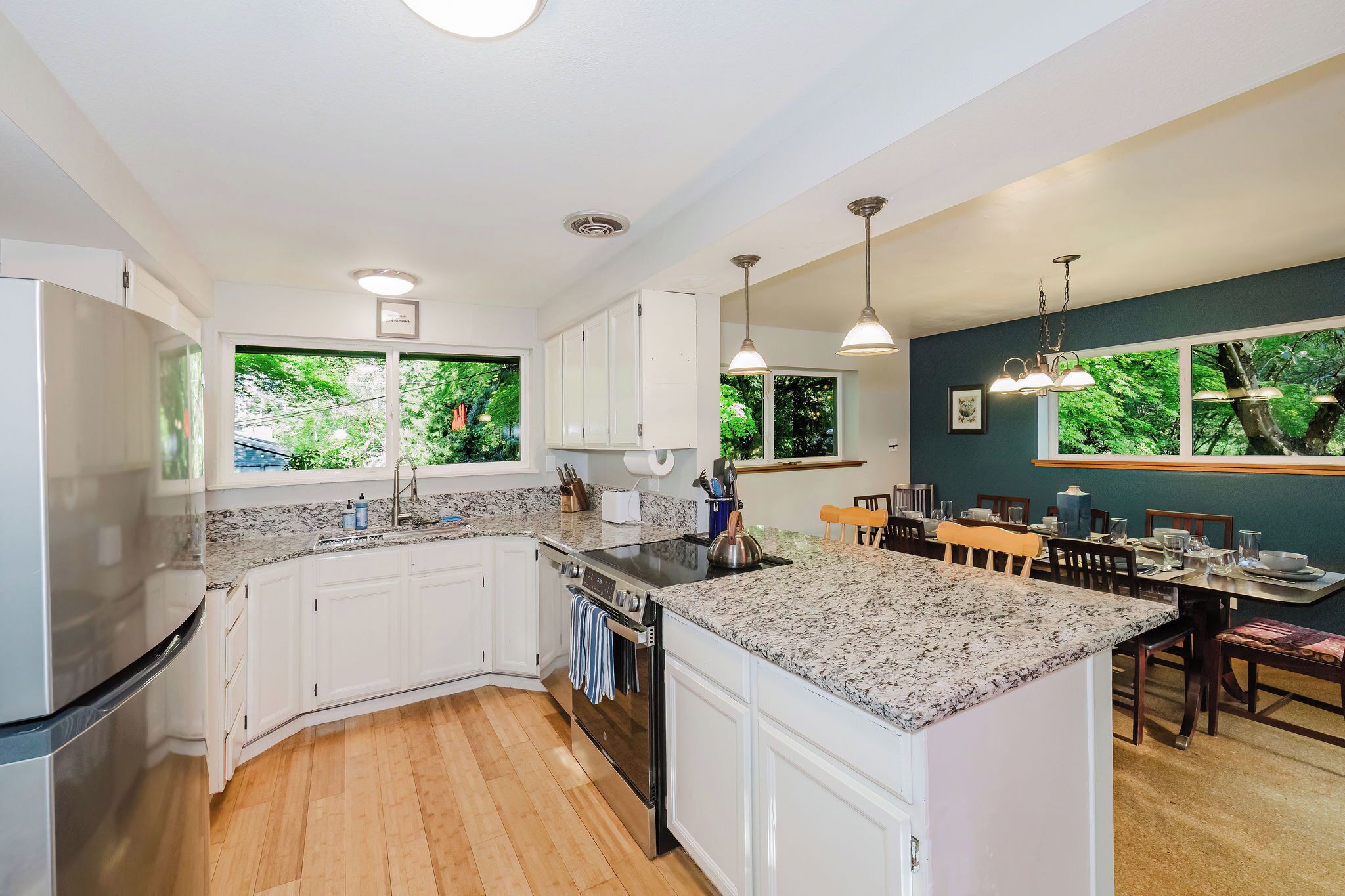 冰箱、微波炉、烤箱、炉灶