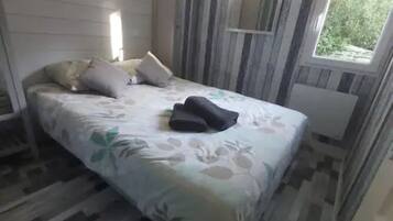 2 bedrooms, WiFi, bed sheets