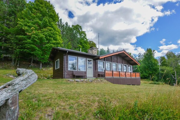 Exterior - Rustic chalet - directly on the lake with sandy beach (Nominingue)