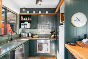 Fridge, microwave, dishwasher, coffee/tea maker - Kings Drive - Wanaka Holiday Home (Wanaka)