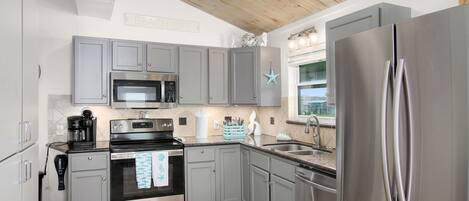 Refrigerador, microondas, horno y parrilla de estufa