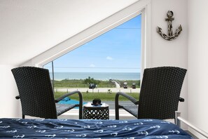 5 bedrooms, iron/ironing board, WiFi, bed sheets