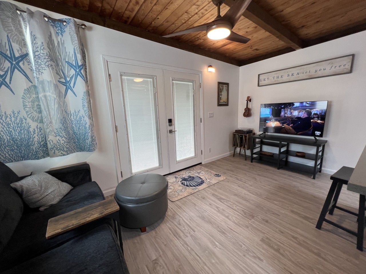 Smart TV, music library, stereo