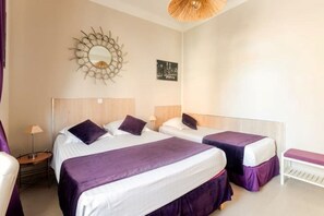 2 habitaciones, escritorio, tabla de planchar con plancha y wifi
