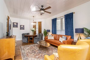 Smart TV, books - Creek Treehouse Atrium Hot Tub Buffalo (St Joe)