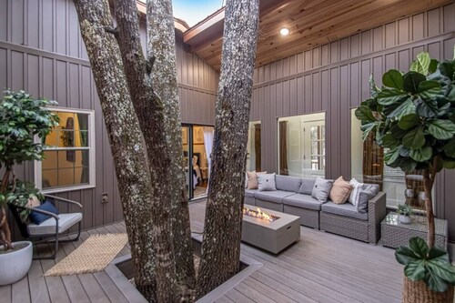 Creek Treehouse Atrium Hot Tub Buffalo