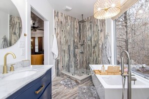Bathtub, hair dryer, towels - Creek Treehouse Atrium Hot Tub Buffalo (St Joe)