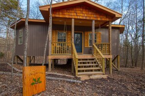 Exterior detail - Creek Treehouse Atrium Hot Tub Buffalo (St Joe)