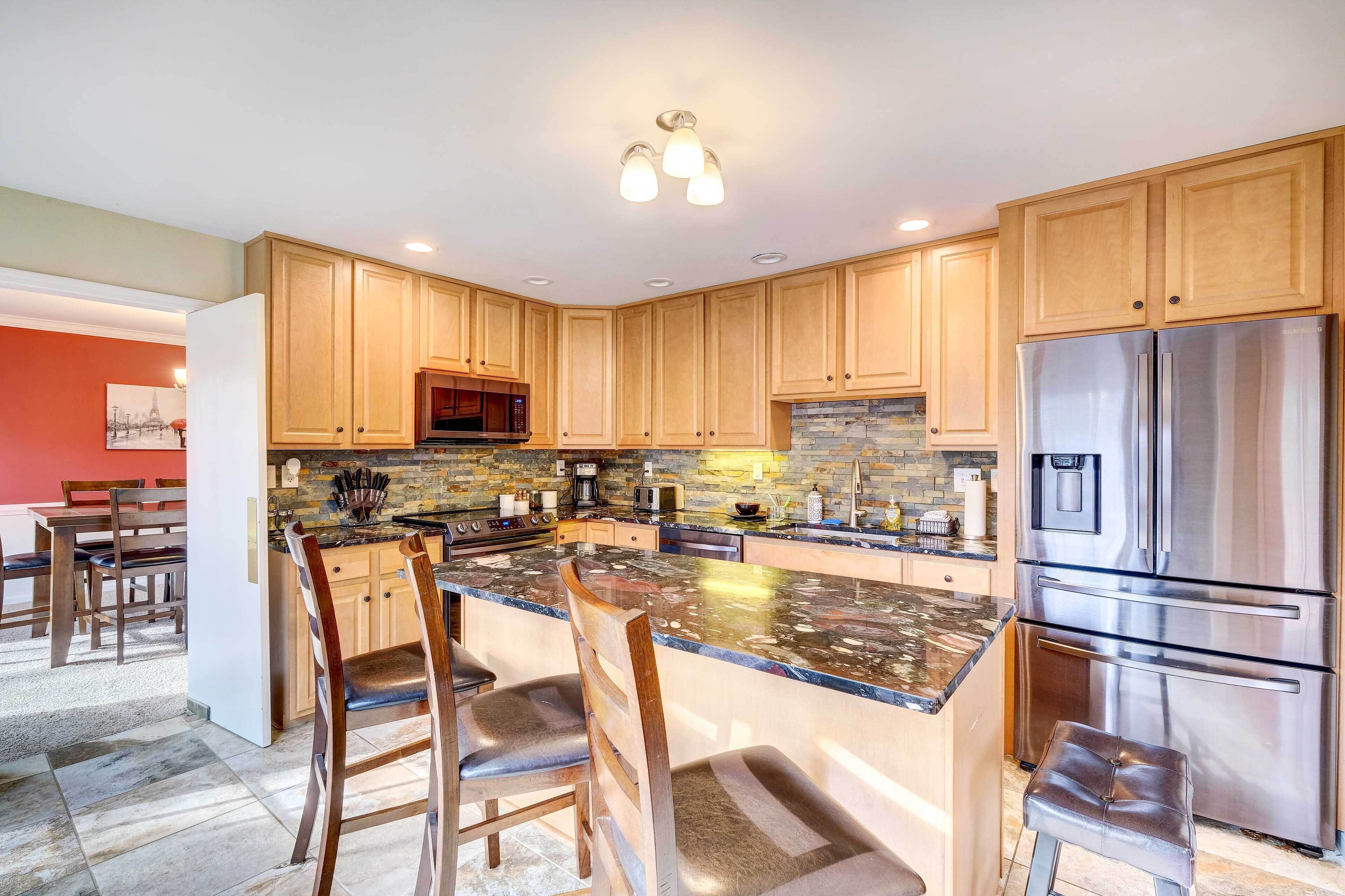 Fridge, microwave, stovetop, dishwasher