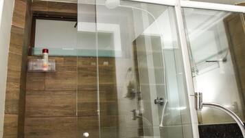 Apartment | Bathroom | Shower, hair dryer, towels, soap