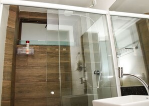 Apartment | Bilik Mandi | Pancuran mandi, pengering rambut, tuala disediakan, sabun 