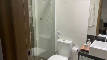 Apartment | Bathroom | Shower, hair dryer, towels, soap