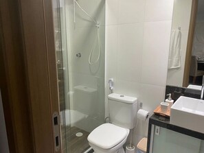 Apartment | Badezimmer | Dusche, Haartrockner, Handtücher, Seife
