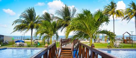 Kolam renang outdoor