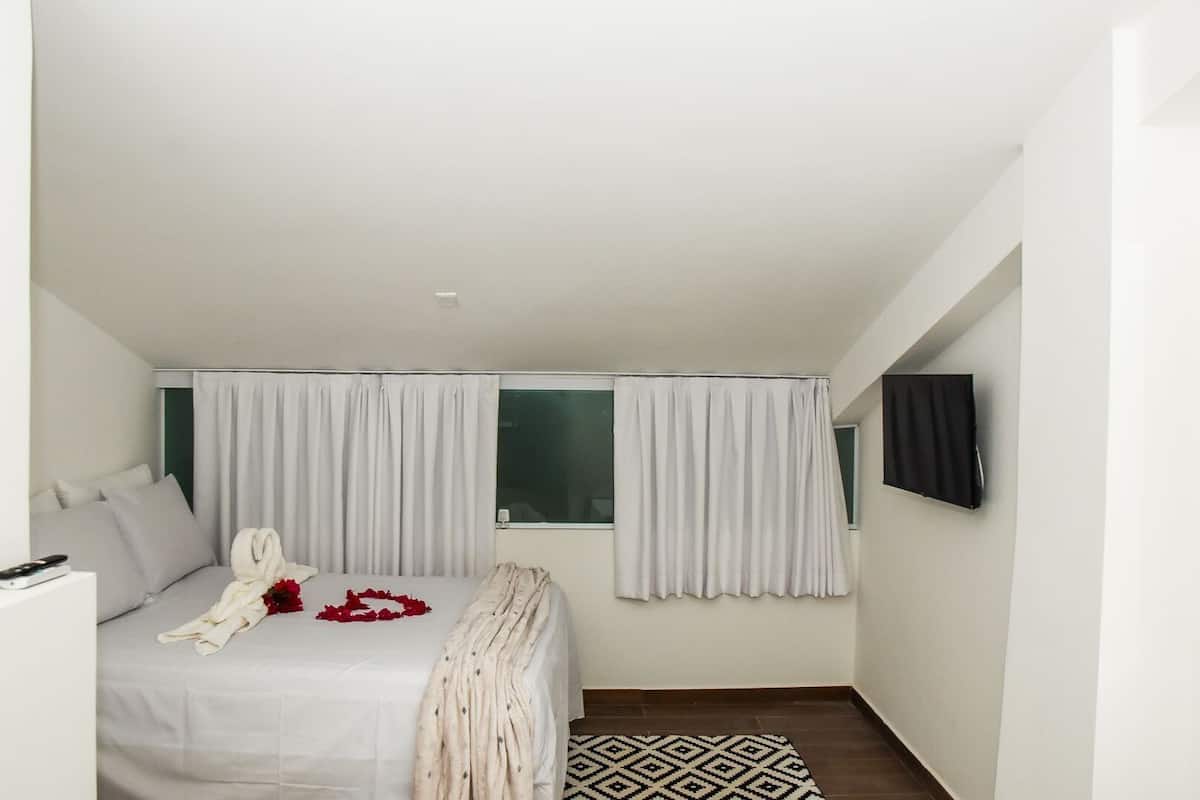 Apartment | Blackout drapes, iron/ironing board, free WiFi