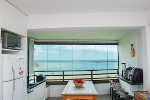 Apartment | Eigene Küche | Wasserkocher mit Kaffee-/Teezubehör, großer Kühlschrank, Mikrowelle