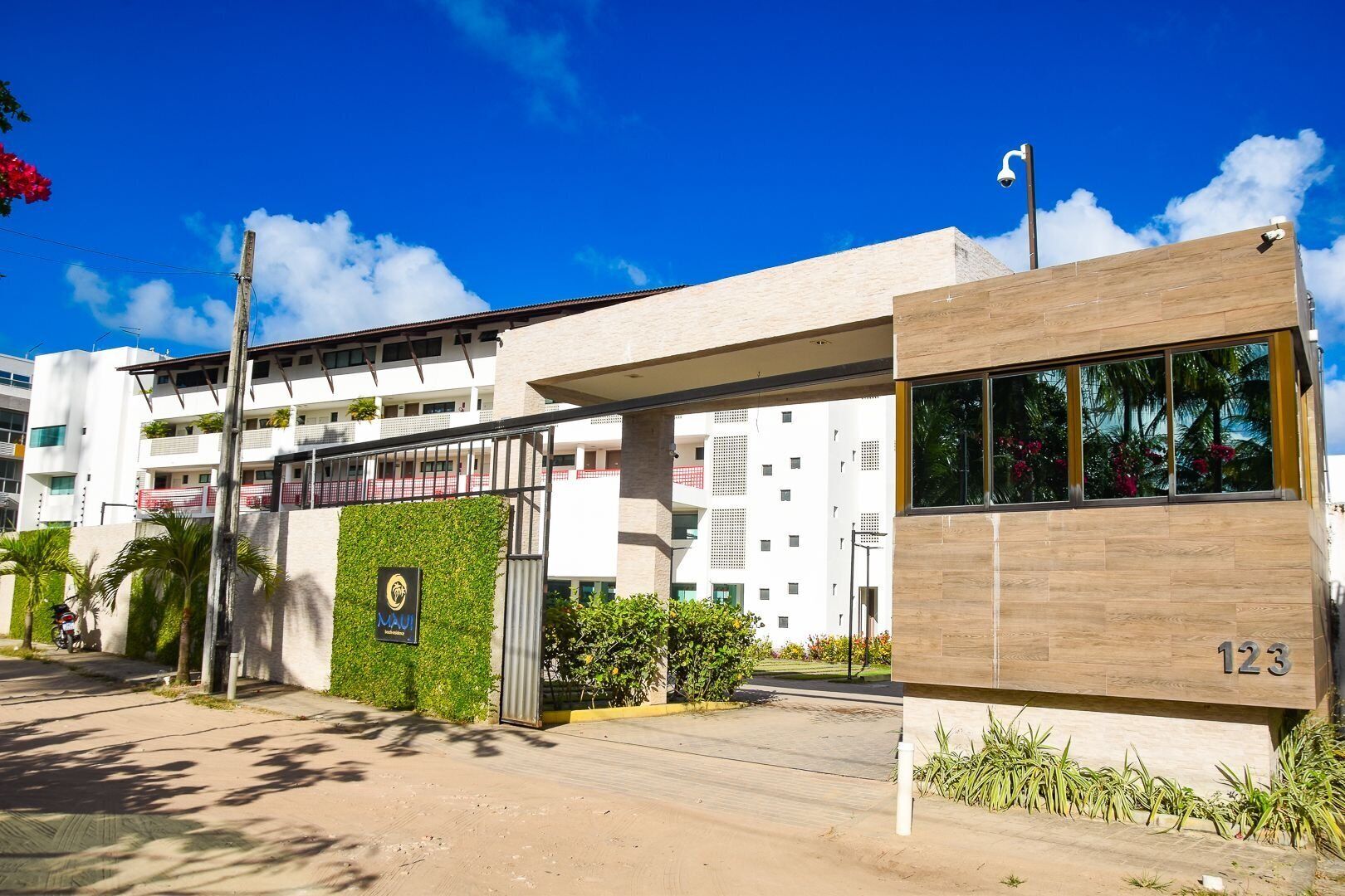 المنشأة من الخارج