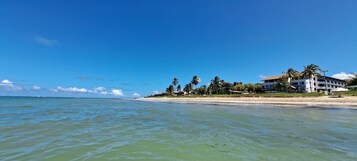 En la playa, arena blanca, 20 bares en la playa