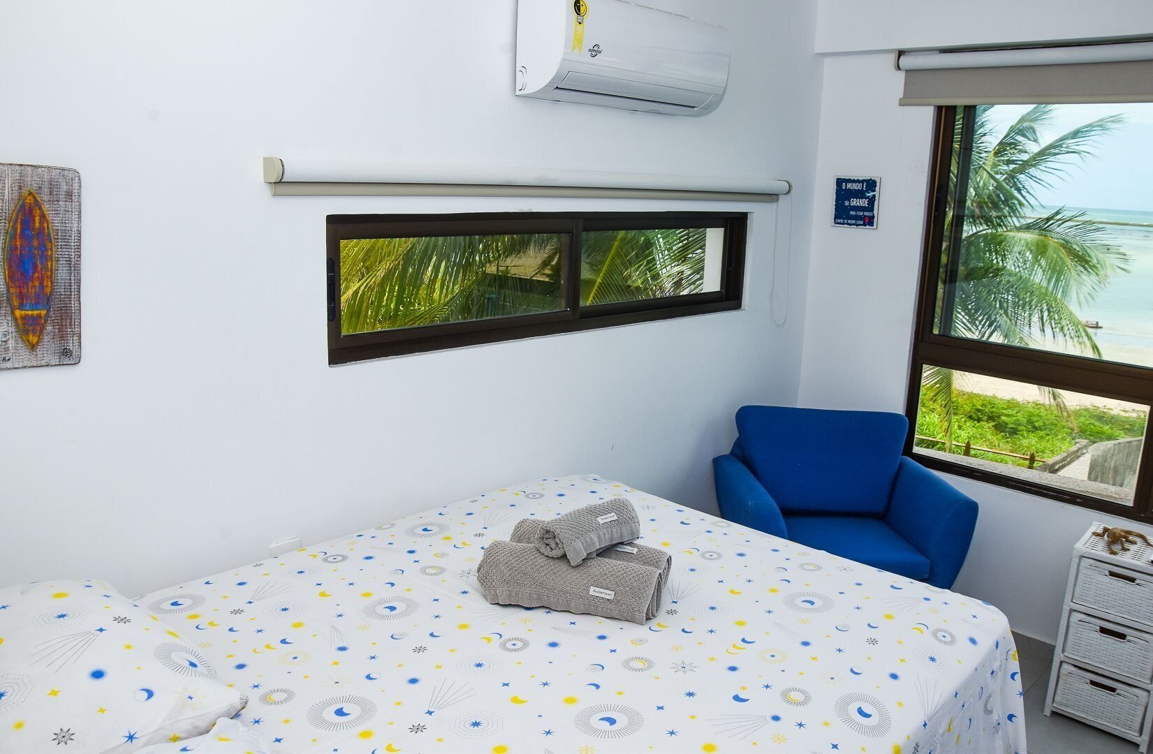 Apartamento | Cortinas blackout, ferros/tábuas de passar roupa, Wi-Fi de cortesia