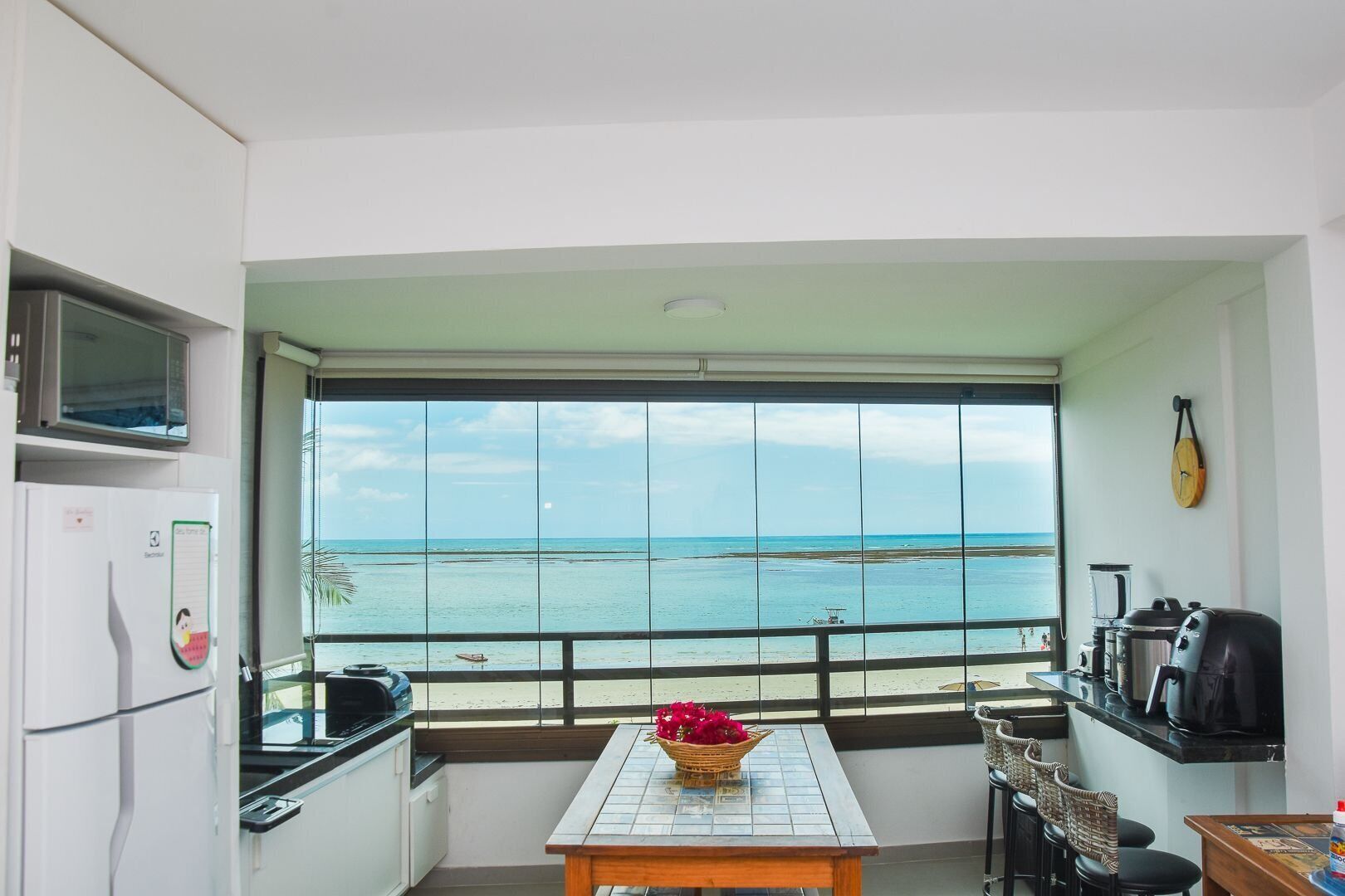 Apartamento | Cozinha privada | Geladeira grande, micro-ondas, chapa, forno com torradeira