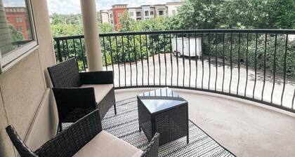 The Milo-ONE block to Campus-newly remodeled-sleeps 4 comfortably