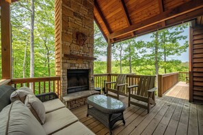Terrace/patio - Fireplace Deck, Game Room & Mountain Vibes (McHenry)
